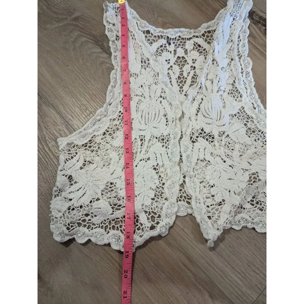Boho Lace Cropped Vest - Picture 11 of 11